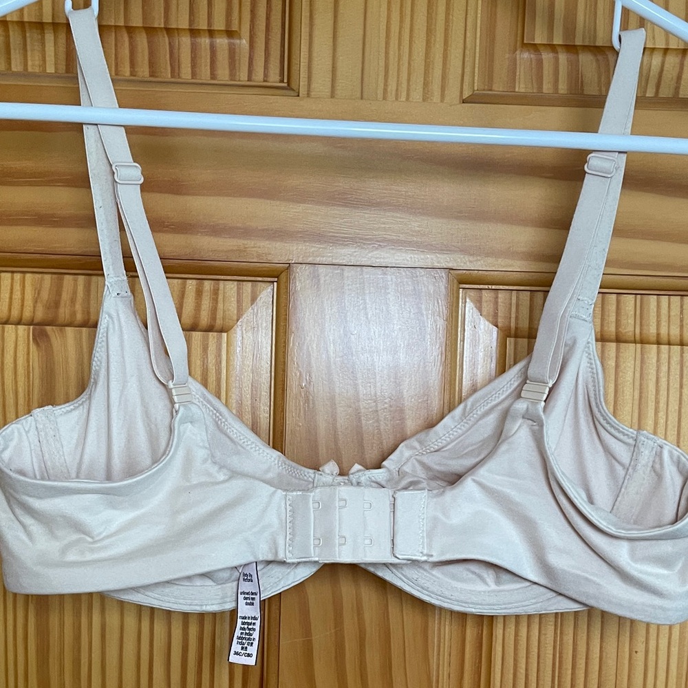 Victoria Secret body by Victoria Cream Underwire Bra - Picture 5 of 12
